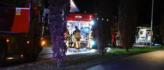 Brand i flerfamiljshus – en person anträffad avliden