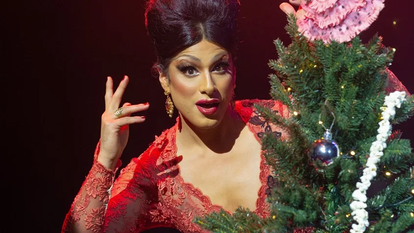 Gottsundasonen Carlos Romero Cruz dragpersona Carnita Molida bjuder in till jul på Youtube.