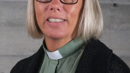 Oxelösunds församlings diakon Eva Henriksson berättar att oxelösundare som tillhör riskgrupperna har hittat vägar att göra sina ärenden utan kyrkans hjälp.