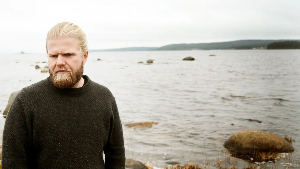 Jón Óskar Arnason vill fylla sin ginflaska med platsen och naturen där han bor.