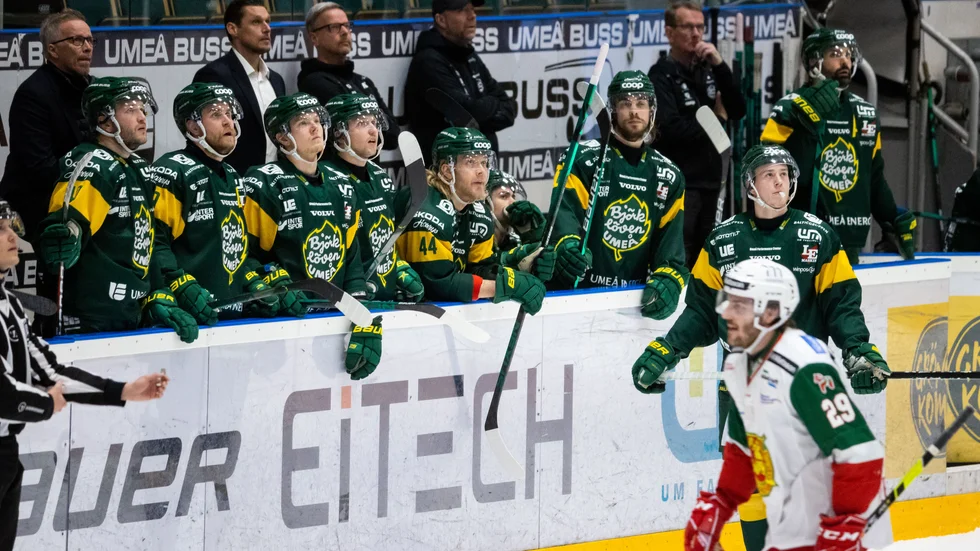 Mora har gjort mål på Björklöven igen. Topplaget från Umeå släppte in åtta raka mål något som föranledde flera spelbolag att stoppa allt spel.