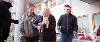 Julmarknad på Pjäsen – "Kul att få glädja de gamla"