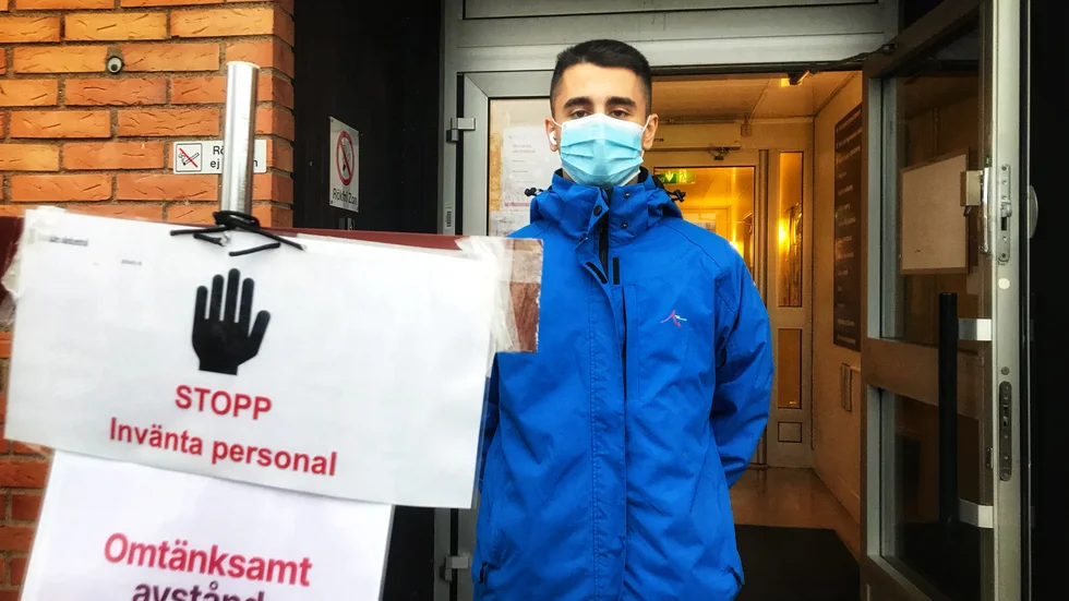 – De flesta är trevliga, men en del vill inte samarbeta. Vissa ljuger och nekar till att de har symtom, säger Zaher Mourad. 