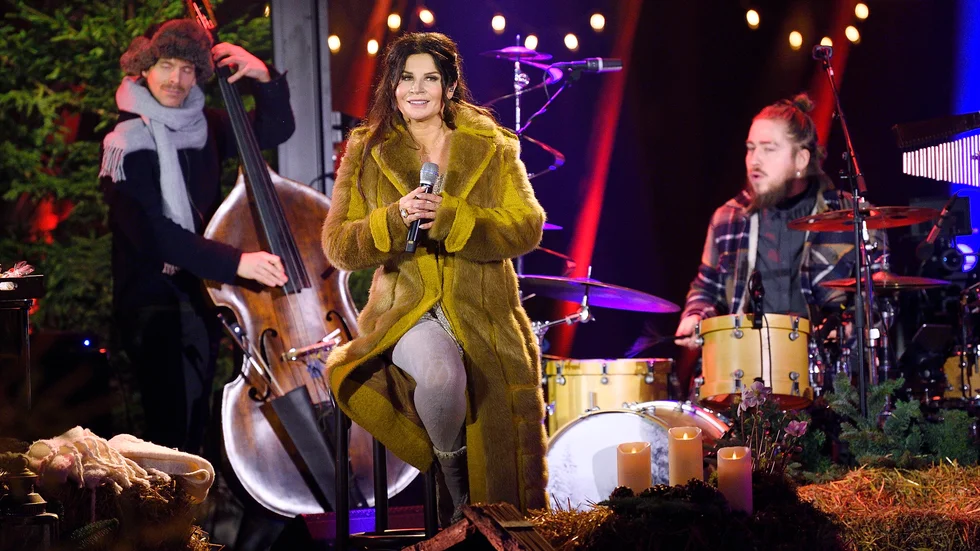 Carola sjunger julsånger i en digital konsert. Pressbild.