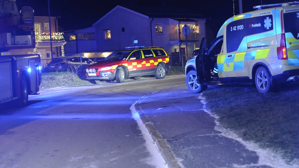 Räddningstjänsten kallades till ett flerfamiljshus i Rösgången.