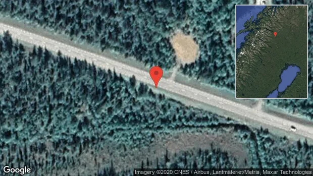 En personbil i olycka på E10