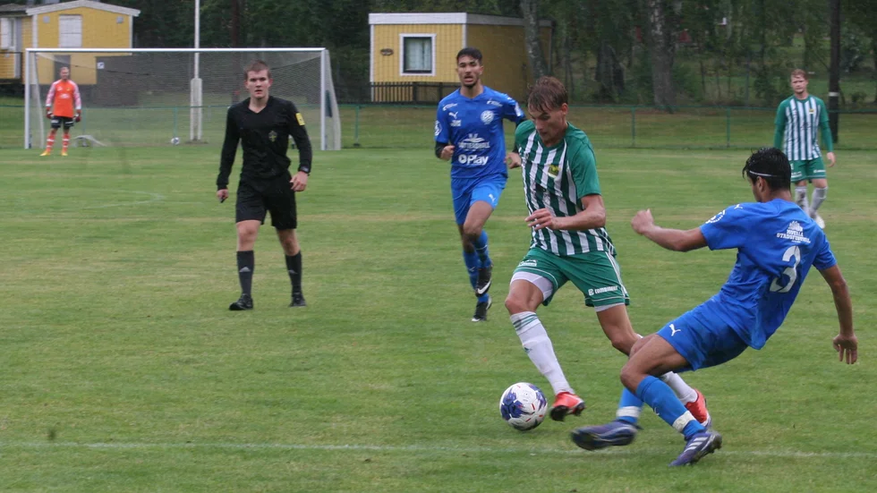 Charlie Jareblad och BK Zeros fick på trettondagsafton beskedet om uppflyttning till division 4. Motalaklubben tackade omedelbart ja till platsen.