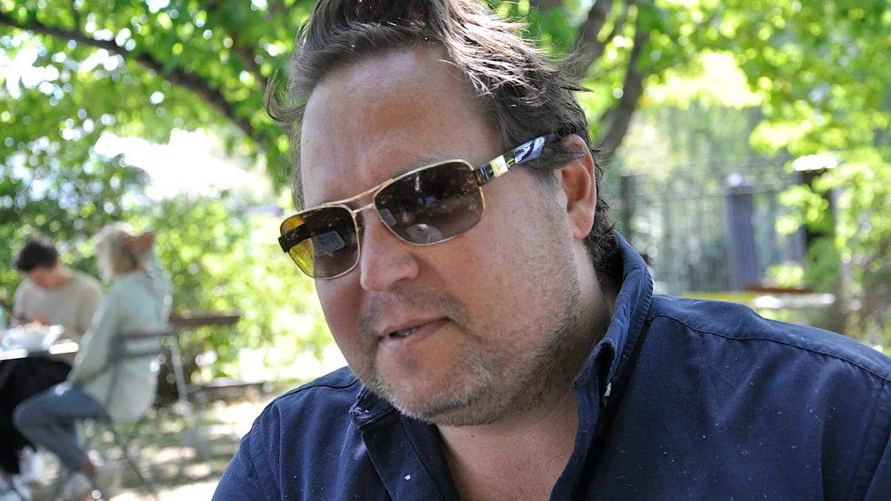 Uppsalaförfattaren Sebastian Johans debuterade i fjol med romanen "Broarna". Nu har boken nominerats till Nordiska rådets litteraturpris.