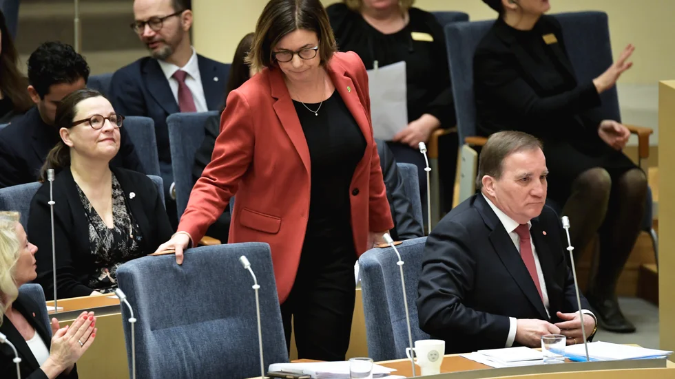 Nog lika bra att resa sig och gå för Isabella Lövin. Medan Stefan Löfven gör klokt i att sitta kvar.  Vem som kommer efter Lövin återstår att se.