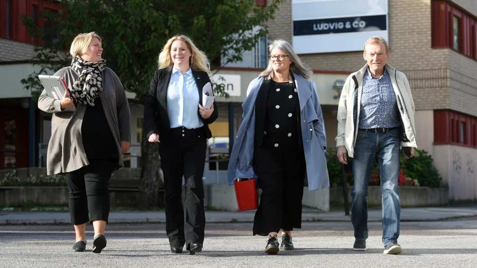De styrande partierna i Finspångs kommun presenterade på torsdagen sin budget för 2021. Från vänster: Frida Granath (S), Kristin Andersson (KD), Ulrika Jeansson (S) och Hugo Andersson (C). 
