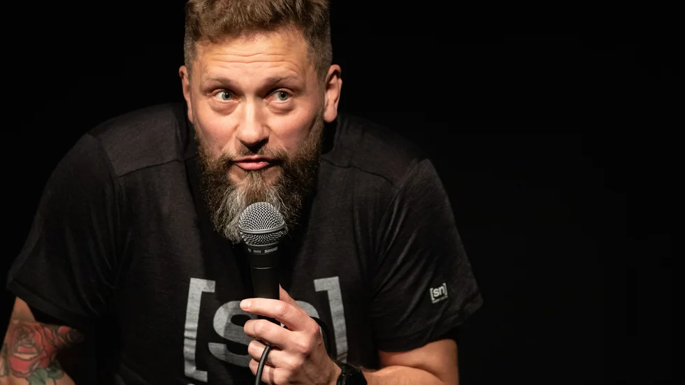 Magnus Betnér kommer till Björkbacken Kök&Scen och framträder.