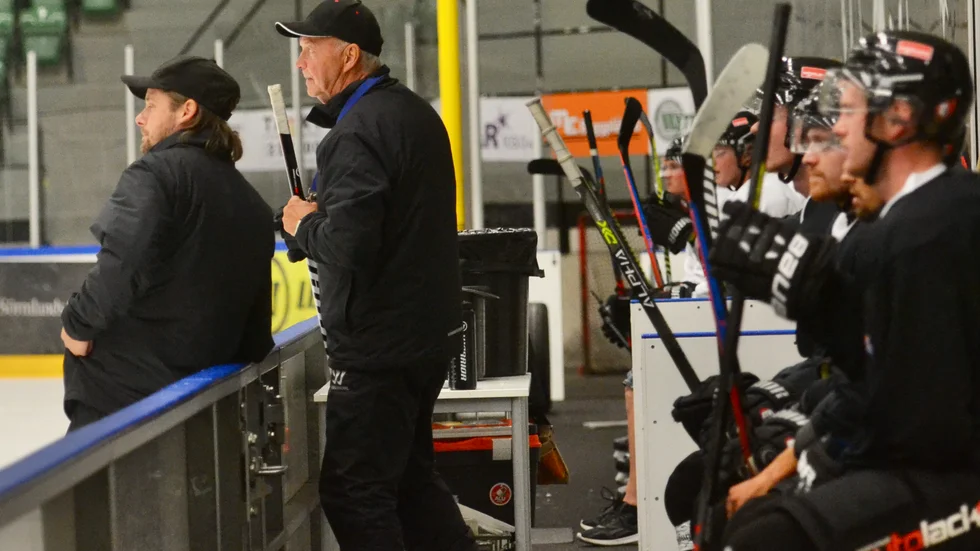 Kontinuitet i tränarduon var prio för Nyköpings SK. Både assisterande tränaren Antti Koponen och huvudansvarige Lenny Eriksson är nu klara för ytterligare en säsong i hockeyettanlaget.