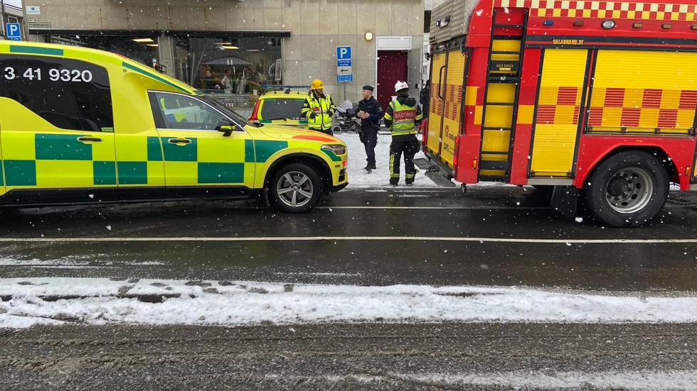 En kvinna med barnvagn blev påkörd i centrala Nyköping under torsdagsförmiddagen.
