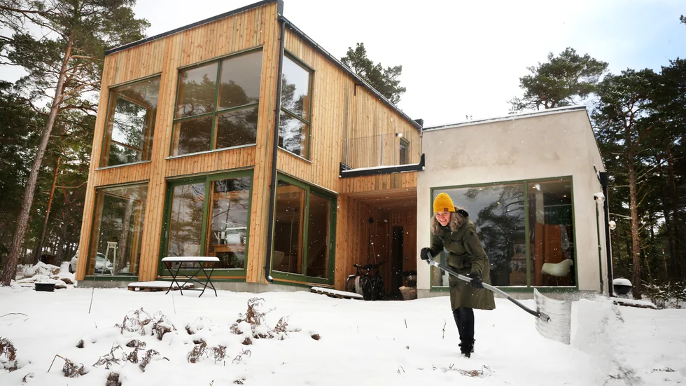 Budgeten blev lite dyrare än tänkt men Therese Sonehag fick sitt drömhus. Det nybyggda huset blev billigare, och klimatsmartare, än att köpa ett befintligt hus med havsutsikt så nära Visby.