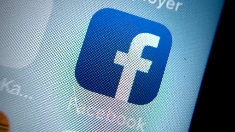 I flera Facebookgrupper sprids lögner om covid-19 och vaccineringen. Arkivbild.