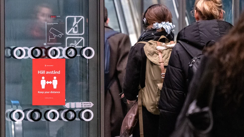 När gymnasieskolan ska börja ta emot elever igen måste mycket vägas in, som risken för trängsel i kollektivtrafiken. Arkivbild.