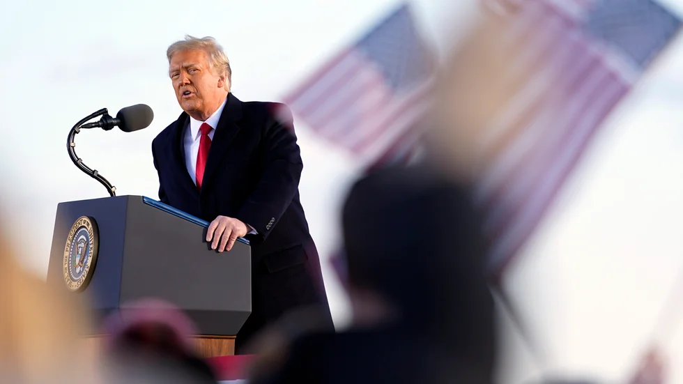 Donald Trump, bara minuter innan han steg ombord på presidentflygplanet Air Force One. Se talet i tv-spelaren nedan.