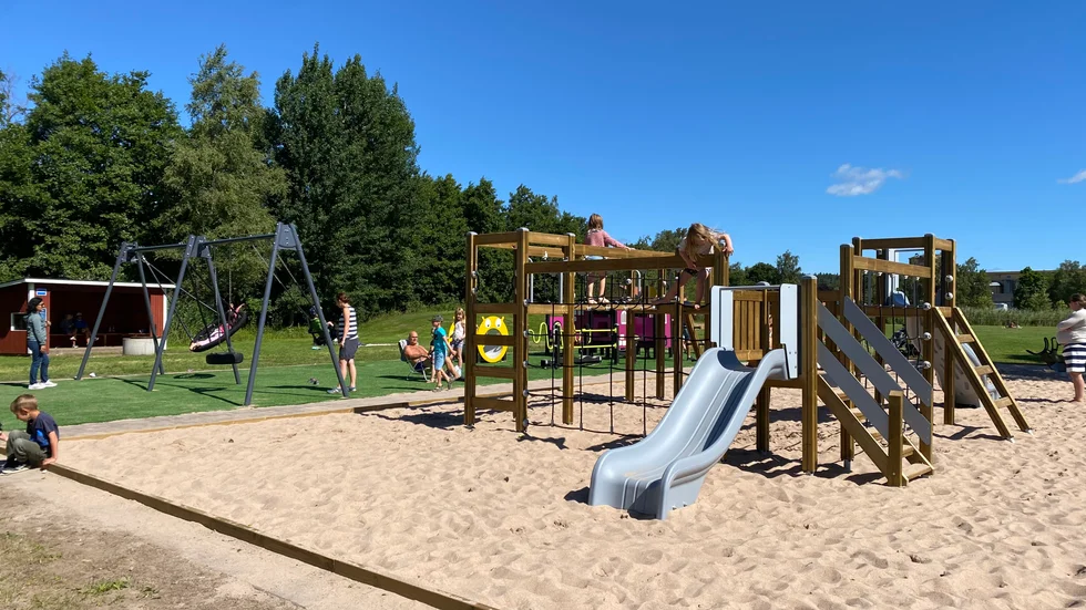 Nu har den gamla lekparken fått ett lyft, utrustningen har behövts bytas då det var i dåligt skick.