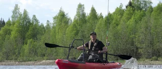 Kanotist söker med ekolod i ån efter försvunnen