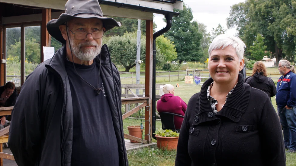 Jan-Erik Larsson och Madeleine Eriksson från Vingåkers hundklubb. 
