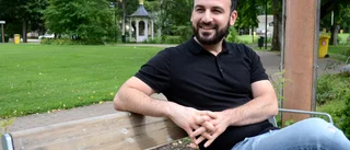 Halal Komedi tar steget till teaterscenen