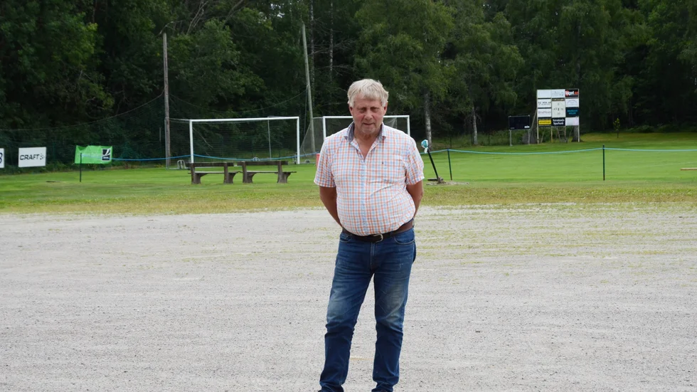 På parkeringen vid fotbollsplanen brukar det i vanliga fall vara 150-200 bilar när det spelas bingo. 