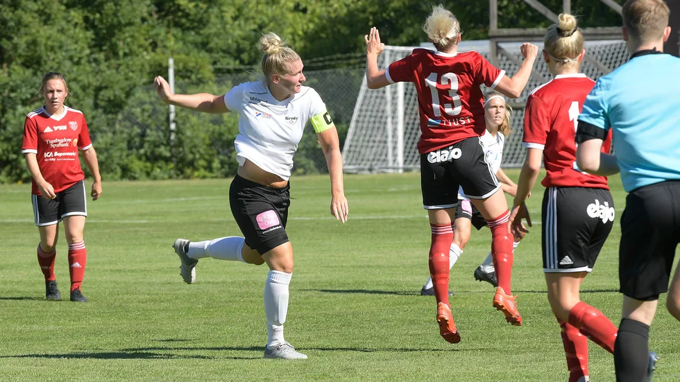 Maria Aronsson och Kenty får vänta på seriestarten till maj. 