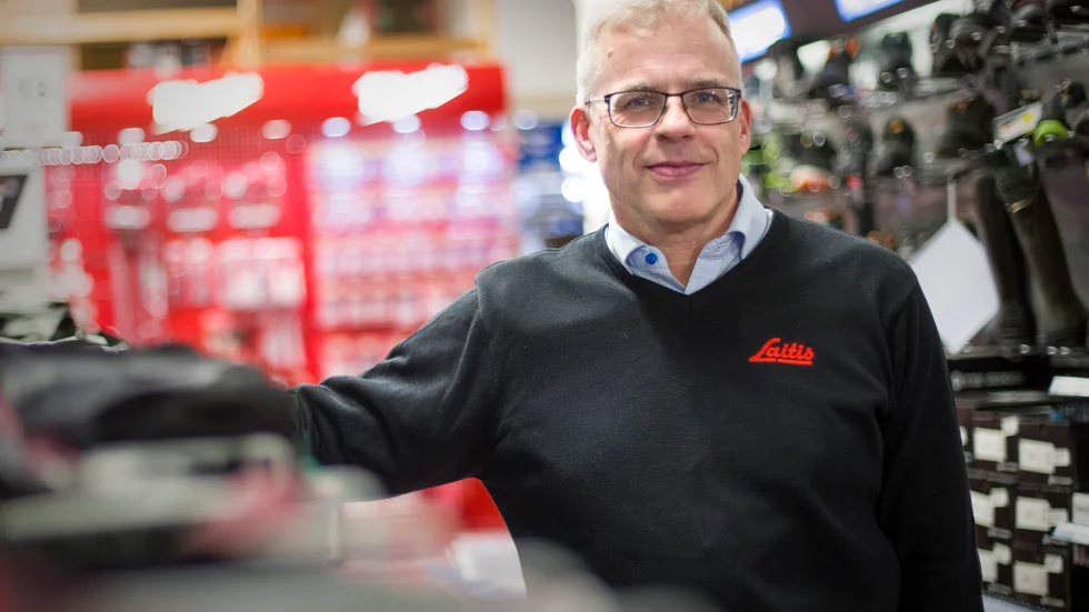 Anders Säfvenberg är industrisäljare och hjälper företag att hitta rätt skyddsutrustning till deras anställda för att minimera arbetsskador.