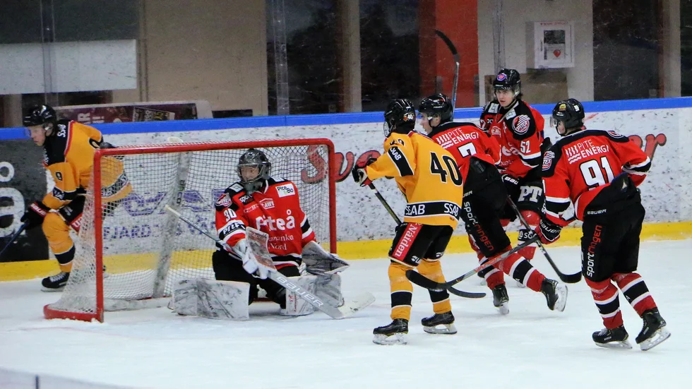 Piteå Hockey kan liksom övriga J20-lag i Sverige få dispens att använda flera överåriga spelare födda 2001 nästa säsong. (arkivbild)
