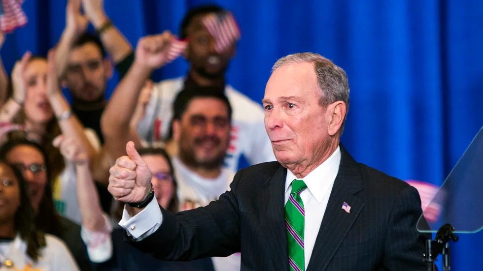 Den före detta presidentkandidaten Mike Bloomberg bidrar med 100 miljoner dollar till demokraten Joe Bidens kampanj i Florida. Arkivbild.