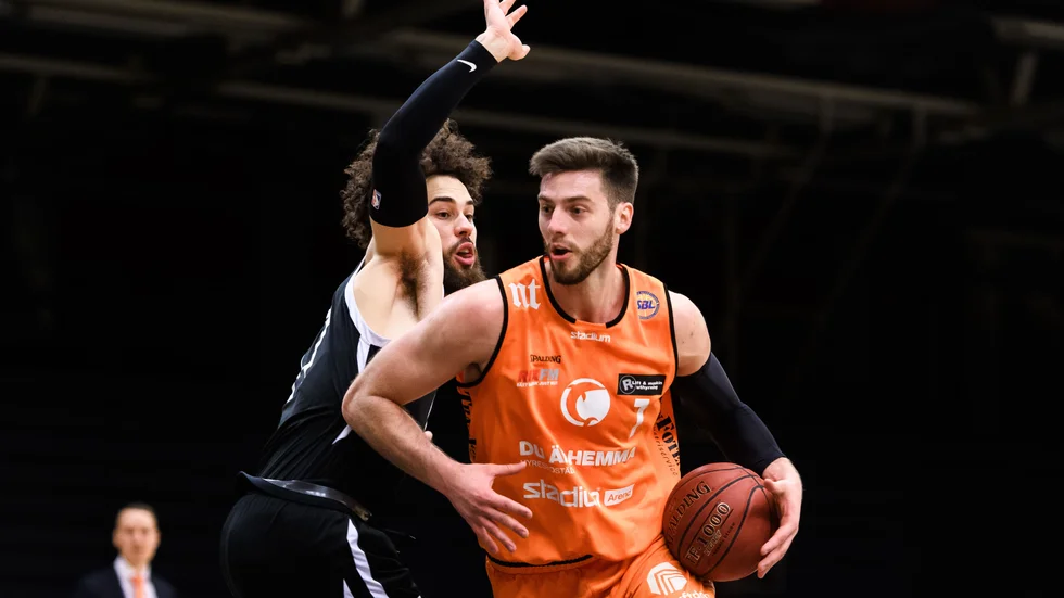 Adam Ramstedt avgjorde matchen med mindre än en sekund kvar att spela med en trea. 