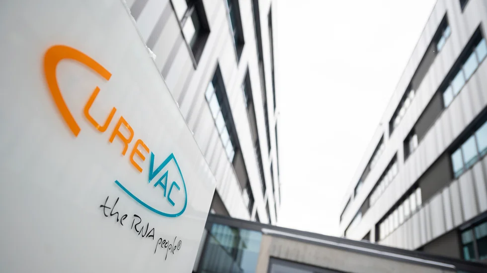 EU:s läkemedelsmyndighet EMA har påbörjat en så kallad löpande utvärdering av vaccinet från det tyska läkemedelsföretaget Curevac. Arkivbild.