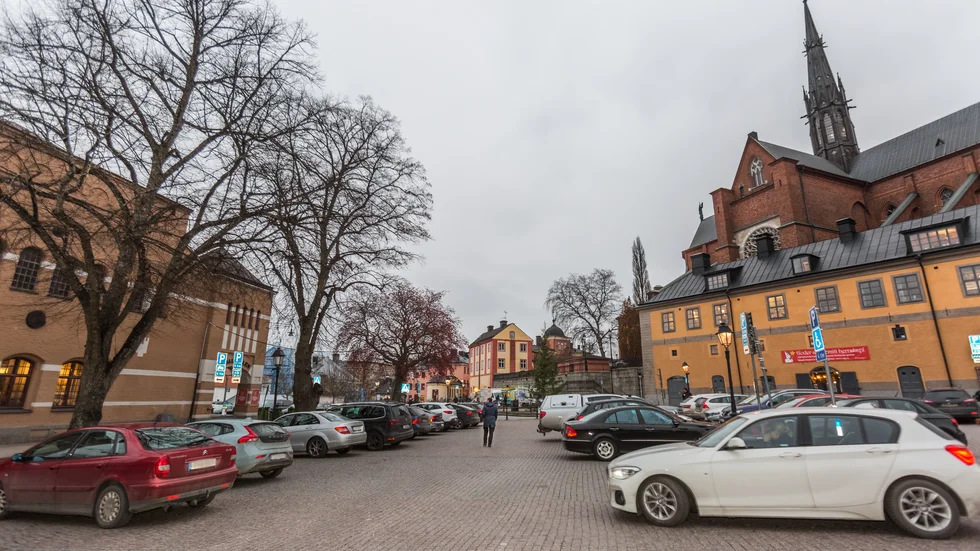 S:t Eriks torg mellan Saluhallen och Domkyrkan.