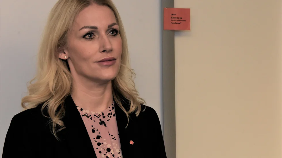 Emma Engelmark förklarar varför dialogmötena skjuts fram en vecka. "Vi måste säkerställa att vi har teknisk support så att vi kan genomföra bra samtal."