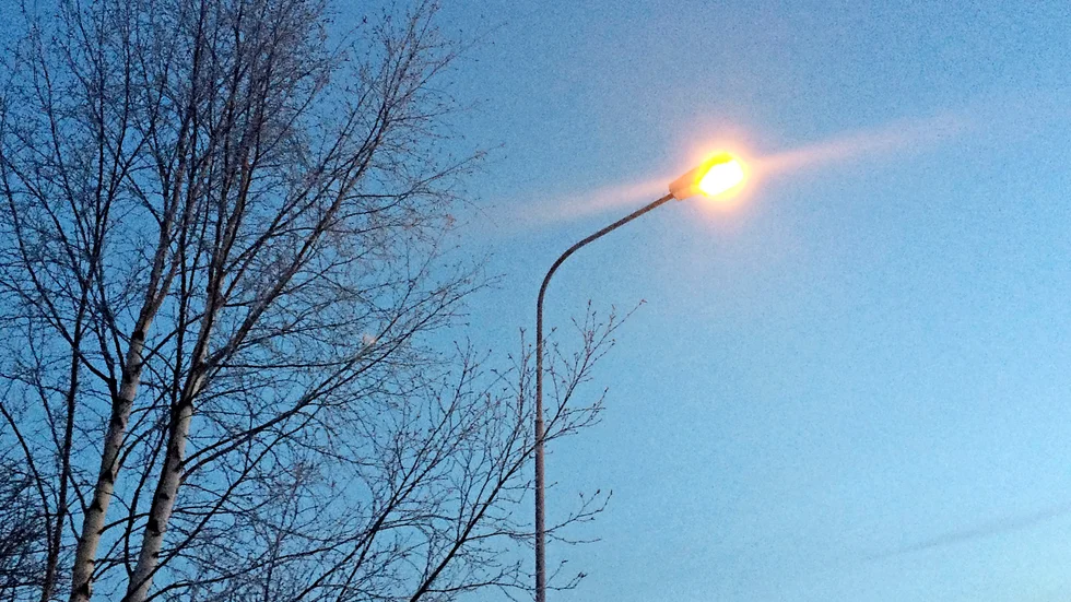 Skribenten vill tacka alla politiker för att de har lyssnat på landsbygdsborna angående vägbelysningen.