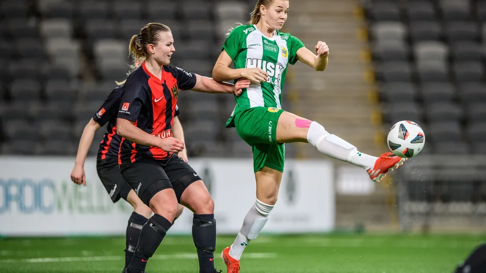 Nina Jakobsson i närkamp med BP:s Elin Bergkvist, som var inlånad till Sunnanå under säsongen 2015.