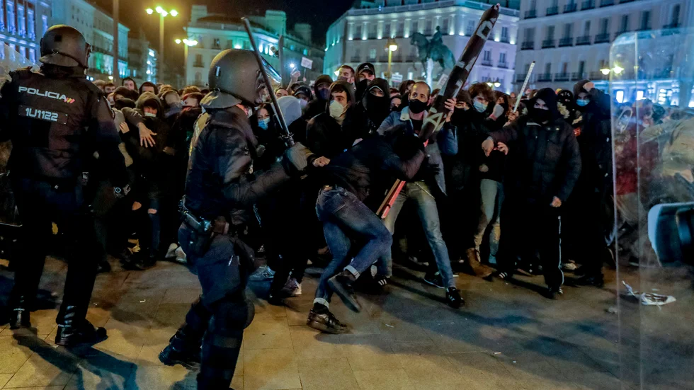 Polis och demonstranter drabbade samman i bland annat Madrid under onsdagskvällen.