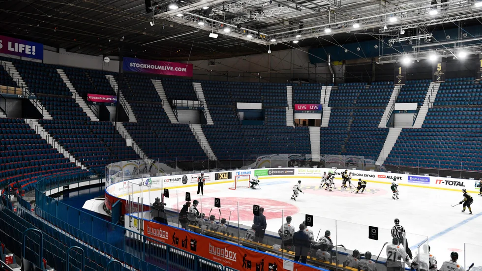 Tomma läktare under den hockeyallsvenska matchen mellan AIK och Tingsryd.