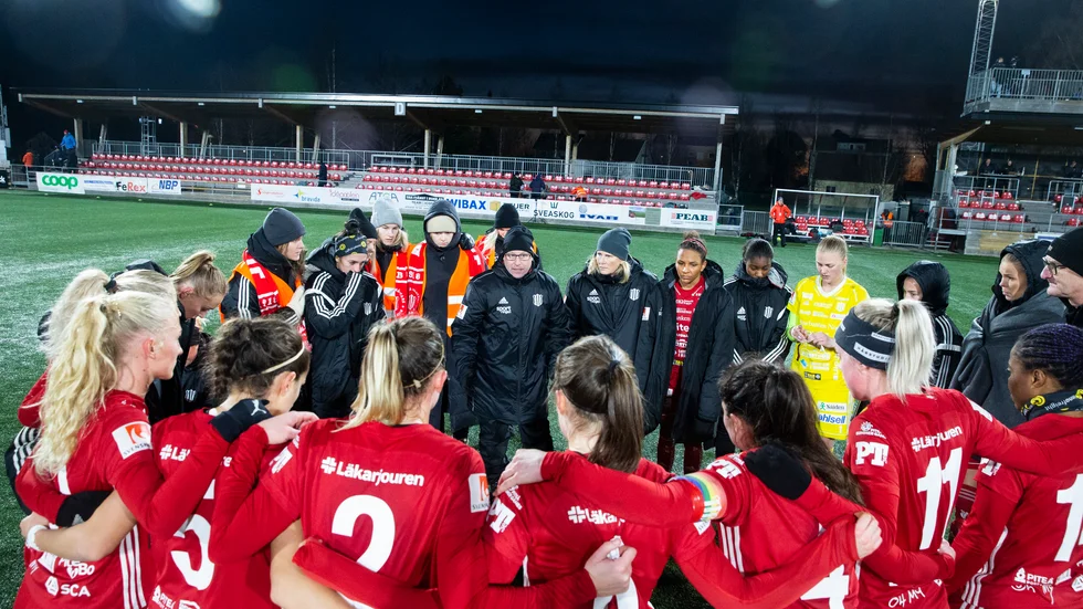 Det finns flera frågetecken i Piteås lag inför mötet med Örebro borta söndag.