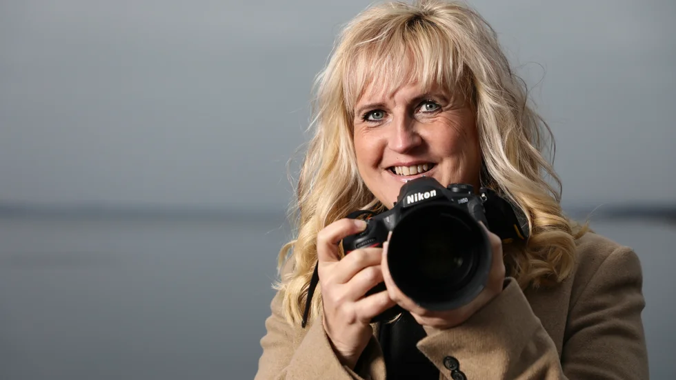 Fotografen och föreläsaren Mia Karlsvärd är också författare. Snart släpper hon sin andra bok - inte helt otippat om fotoetik.