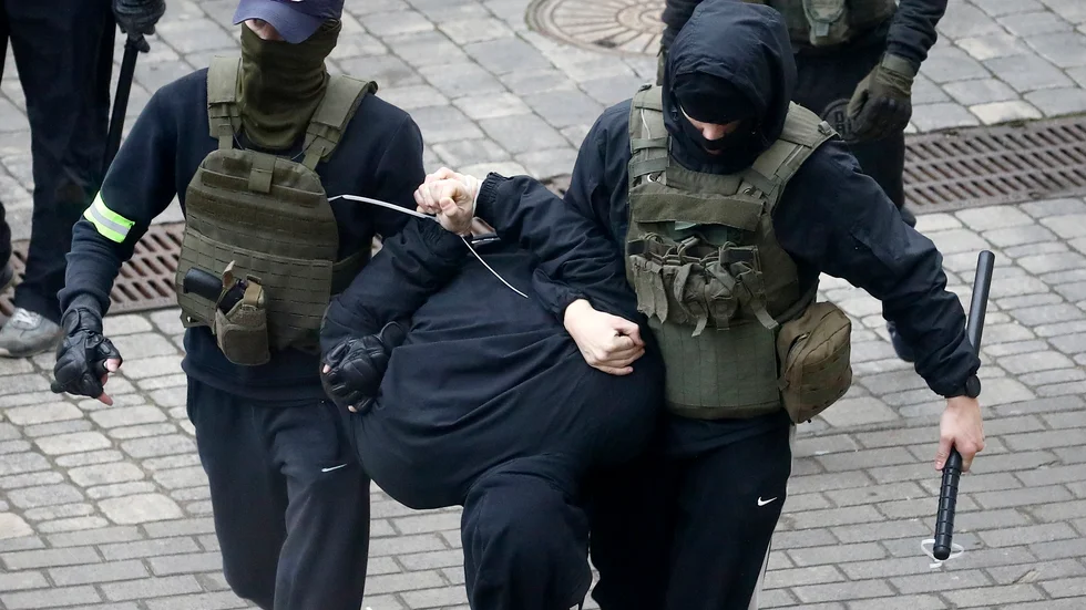 Hundratals har omhändertagits av polis i nya protester i Minsk.