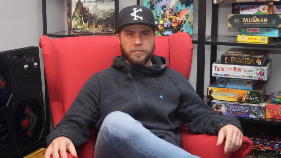 "På Rönnskär hade jag åtta skärmar att hålla koll på medan jag nu nöjer mig med tre", säger Stefan Eriksson.