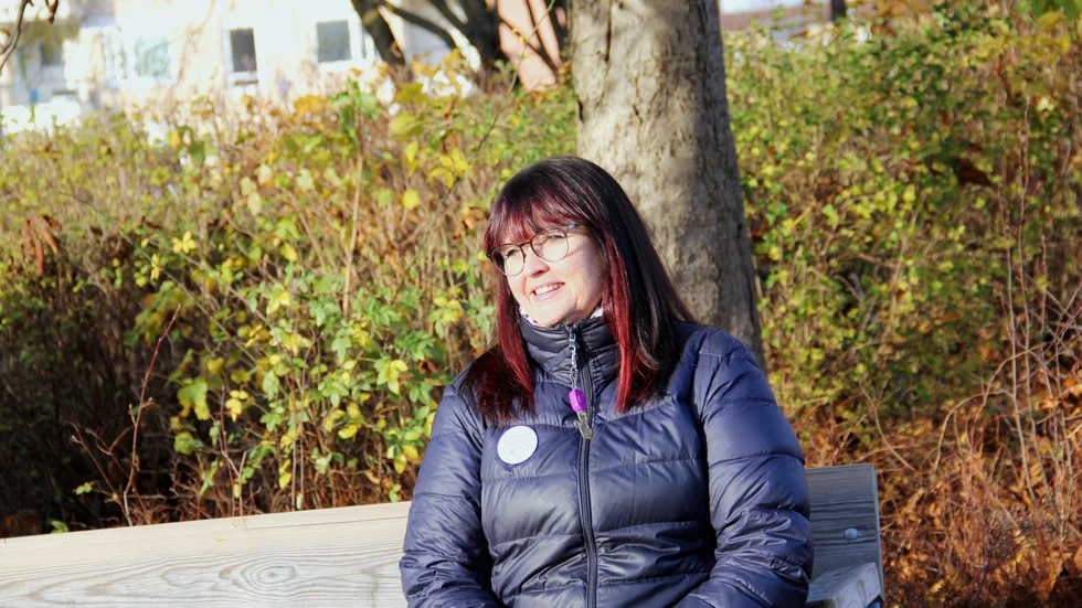 Gunilla Ståhlberg är singel och har slutat dejta under pandemin, eftersom hon själv är i riskgrupp. Men att bo ensam och hålla sig isolerad är utmanande. "Det tär på psyket", säger hon.