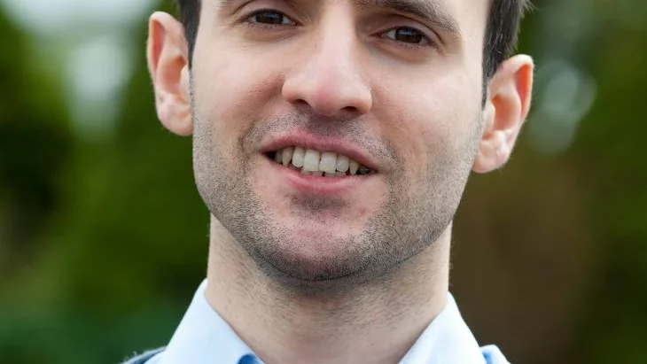 Sågar. Peter Butros, Vänsterpartiets ordförande i Norrköping, kritiserar Miljöpartiet som la ned sin röst i omröstningen om flygplatsens framtid.