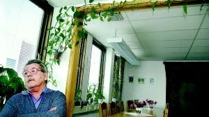 - Det anses fortfarande skamligt att vara psykiskt sjuk, konstaterar Sune Johansson, ordförande i anhörigföreningen IFSAP och som vill informera mera för att få bort tabustämpeln från psykisk sjukdom.