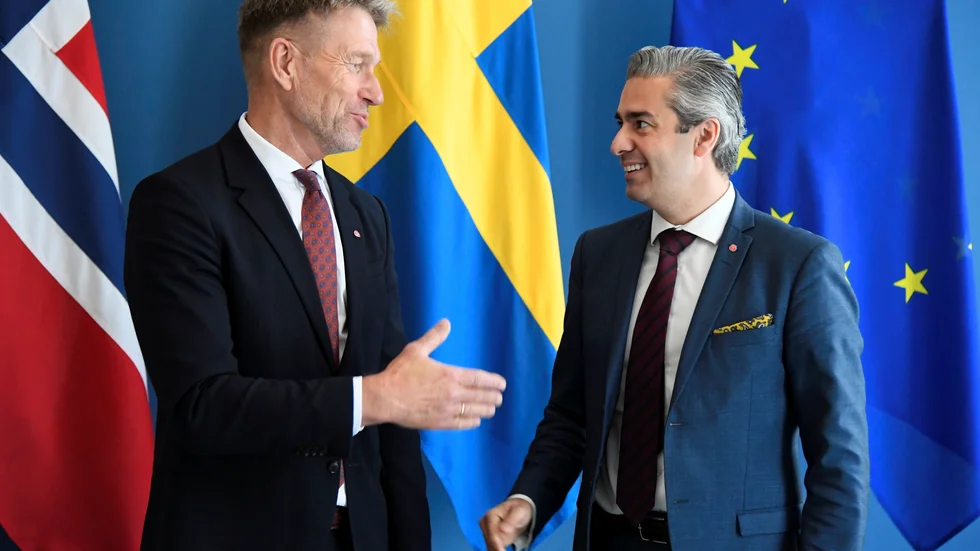 Norges olje- och energiminister Terje Aasland (AP) och energiminister Khashayar Farmanbar (S) aviserar nordiskt samarbete.
