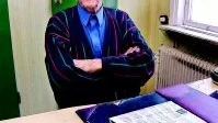Foto:HANS BRANDIN Erik Karlsson i Nannersbo utanför Gamleby fick strömmen inkopplad i huset för exakt 50 år sedan. Ett jubileum som han gärna högtidlighåller.