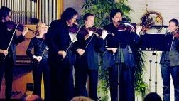 Foto: ANDERS LILJEGREN Camerata Nordicas musikanter är precis hemkomna från ännu en lyckad USA-turné. De fortsatte direkt att resa vidare här i Sverige med i stort samma program. Igår kväll tog även den extraturnén slut med konserten i Marieborgskyrkan. Levon Chilingirian har lett arbetet under hela turnén.
