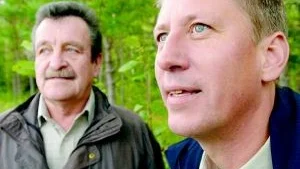 Foto: MAGNUS GLANS  Vi har projektanställt 140 personer för olika slags arbeten i skogen under max två år. Målet är att minst hälften av de anställda ska gå vidare till annan fast anställning eller påbörja en utbildning, säger länsjägmästare Ove Arnesson, till höger, och projektledare Lage Jakobsson, båda från Skogsvårdsstyrelsen Östra Götaland.