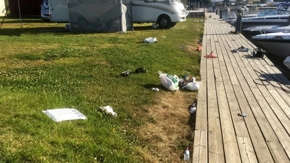 Tomas Lindbäck säger att det är båtfolket som festat till långt in på småtimmarna. Inne på området stängde öltältet klockan två.